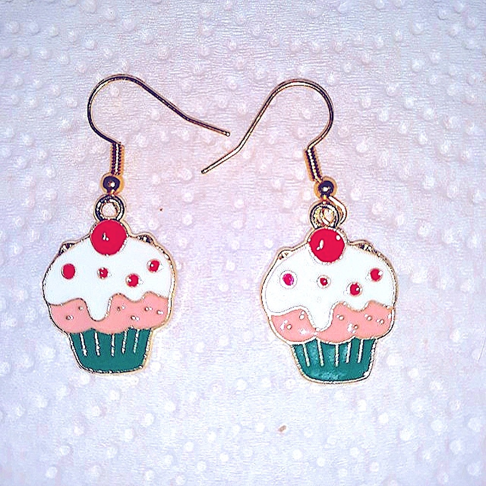 Beautiful Cupcake Dangle Earrings Pierced Ladies Kids Jewelry NEW Handcr…